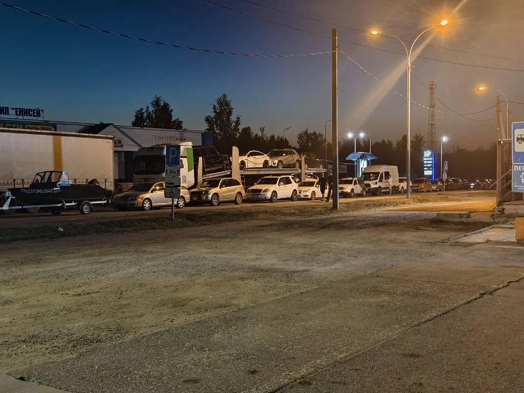 Фото Топливный кризис в России: кто виноват и когда закончится бензиновый коллапс – цены могут взлететь до 200 рублей 4 - Сиб.ФМ Фото Топливный кризис в России: кто виноват и когда закончится бензиновый коллапс – цены могут взлететь до 200 рублей 4